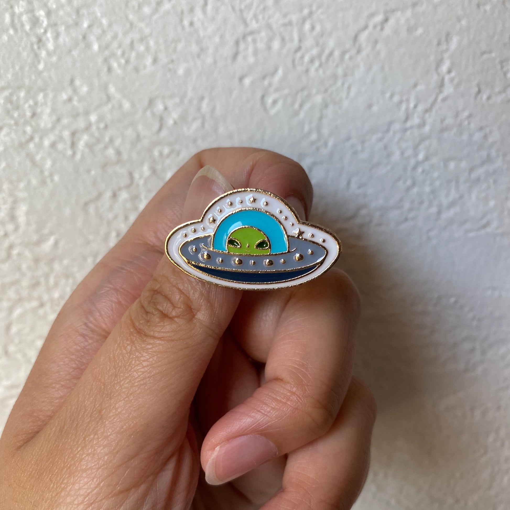 Alan the Alien Enamel Pin - thehappypin