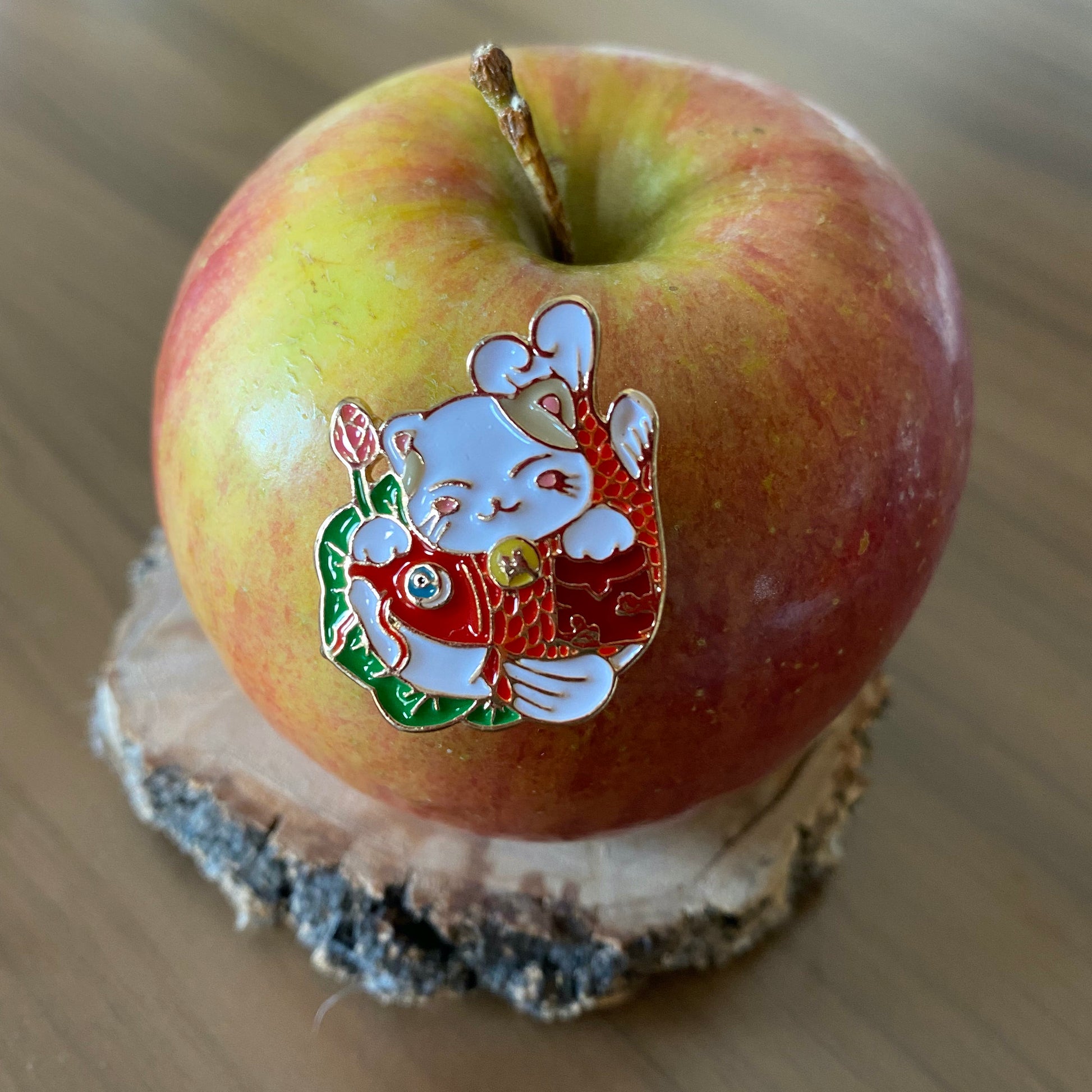 Fortune the Cat Enamel Pin - thehappypin