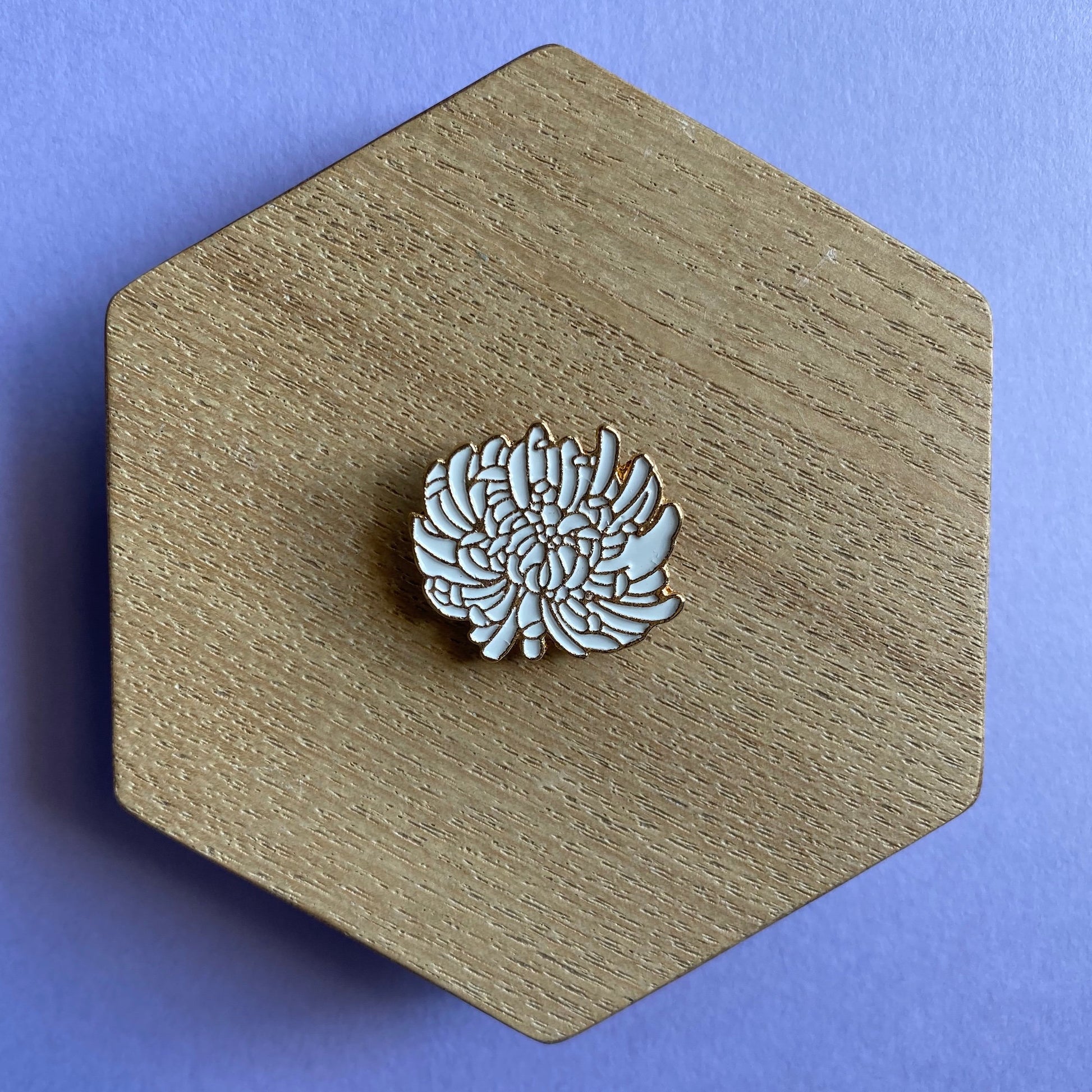 Ghost White Dahlia Enamel Pin - thehappypin