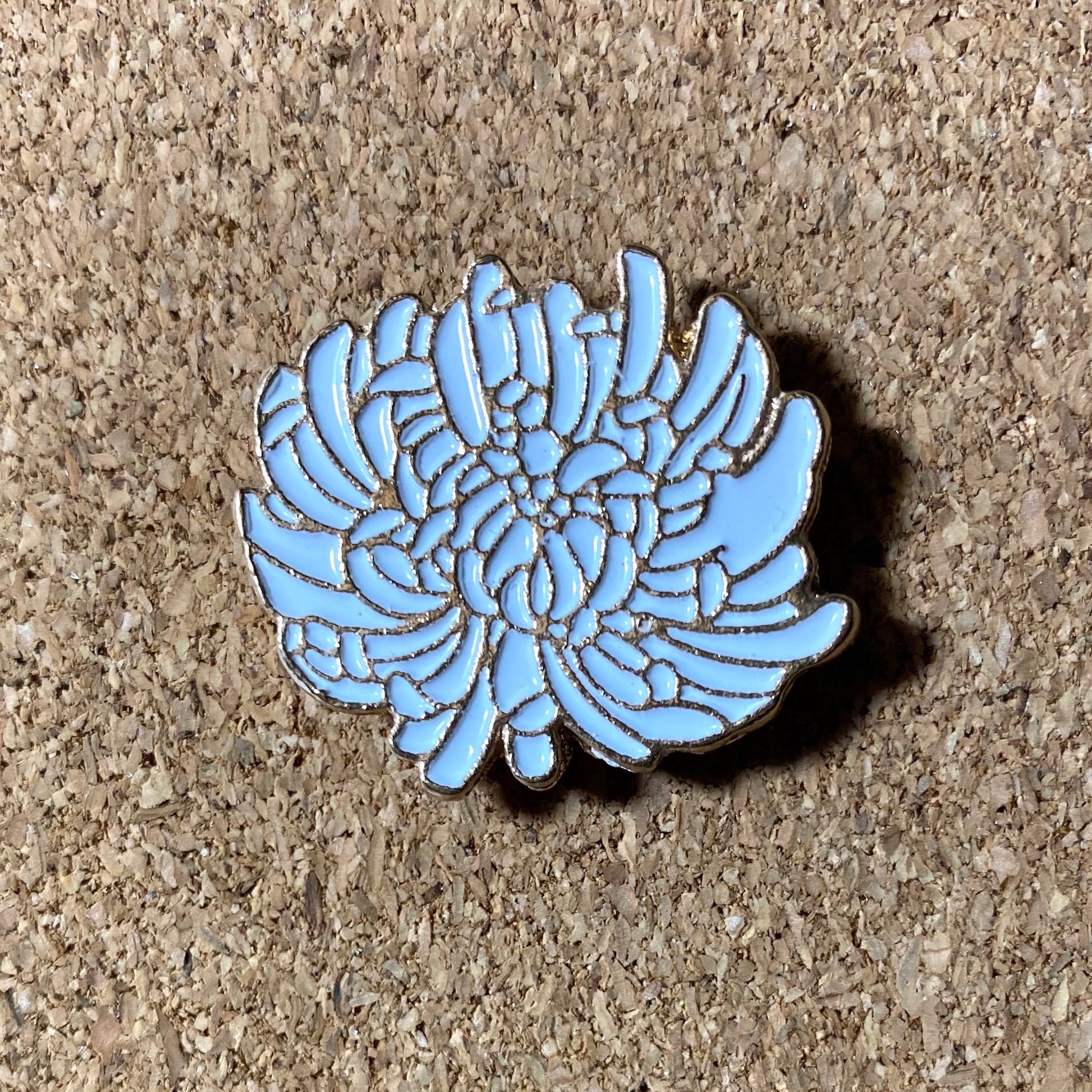 Ghost White Dahlia Enamel Pin - thehappypin