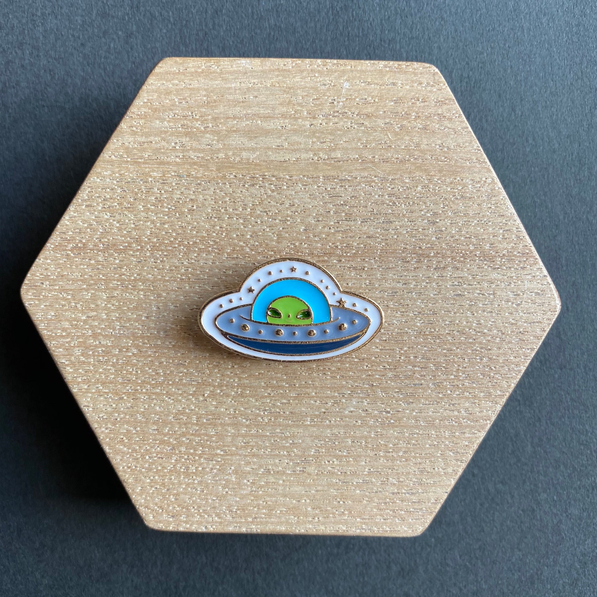 Alan the Alien Enamel Pin - thehappypin