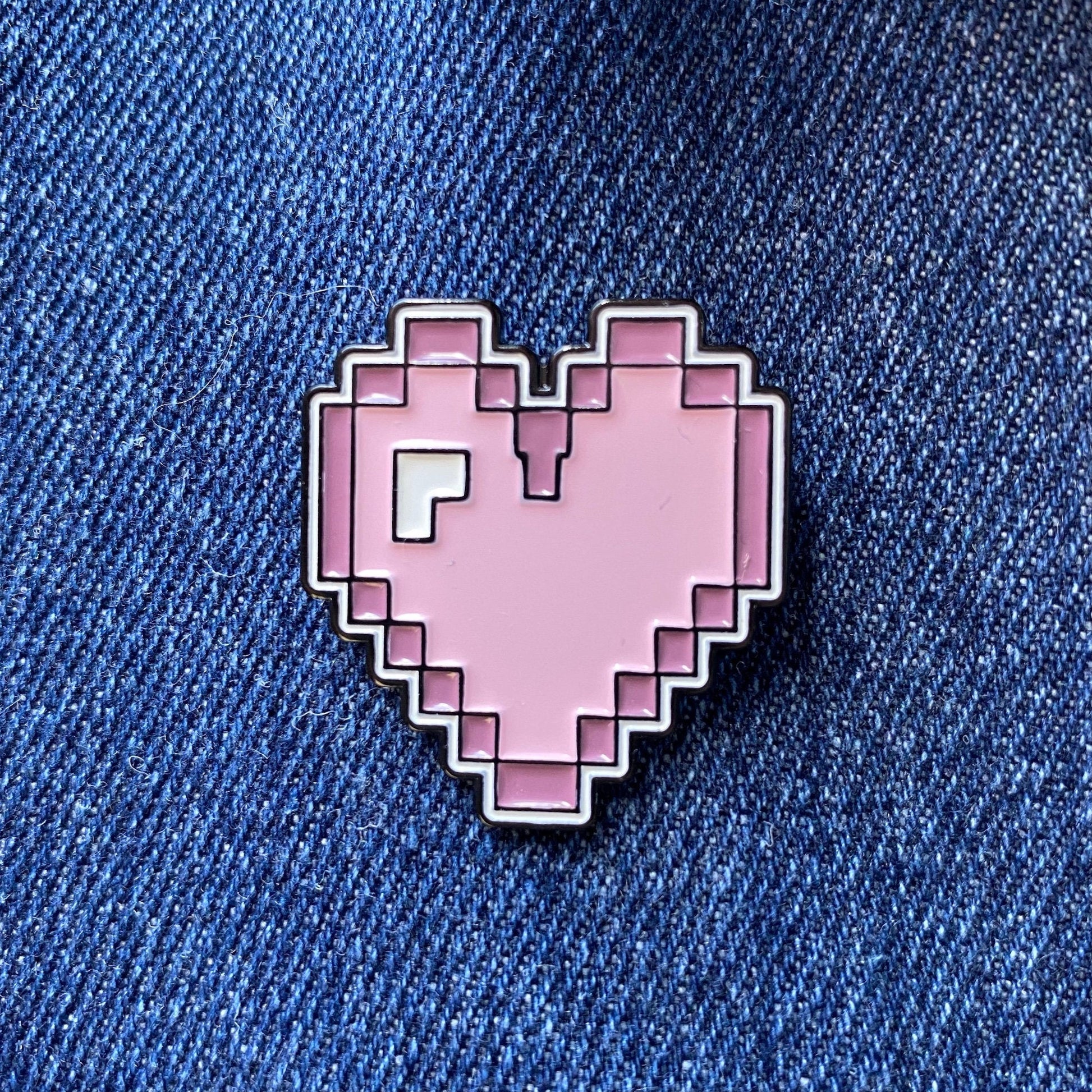Pixel Heart Gamer Enamel Pin - thehappypin