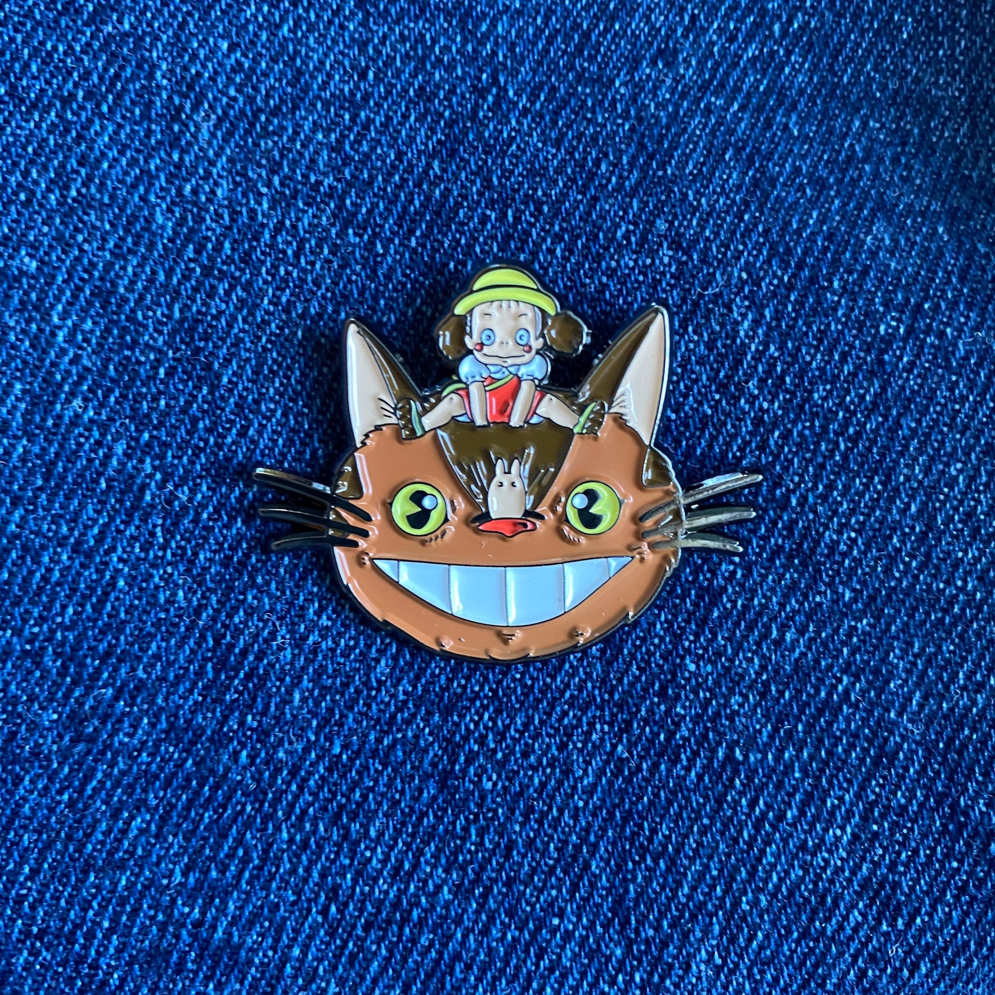 Catbus and Mei - My Neighbor Totoro Enamel Pin - thehappypin