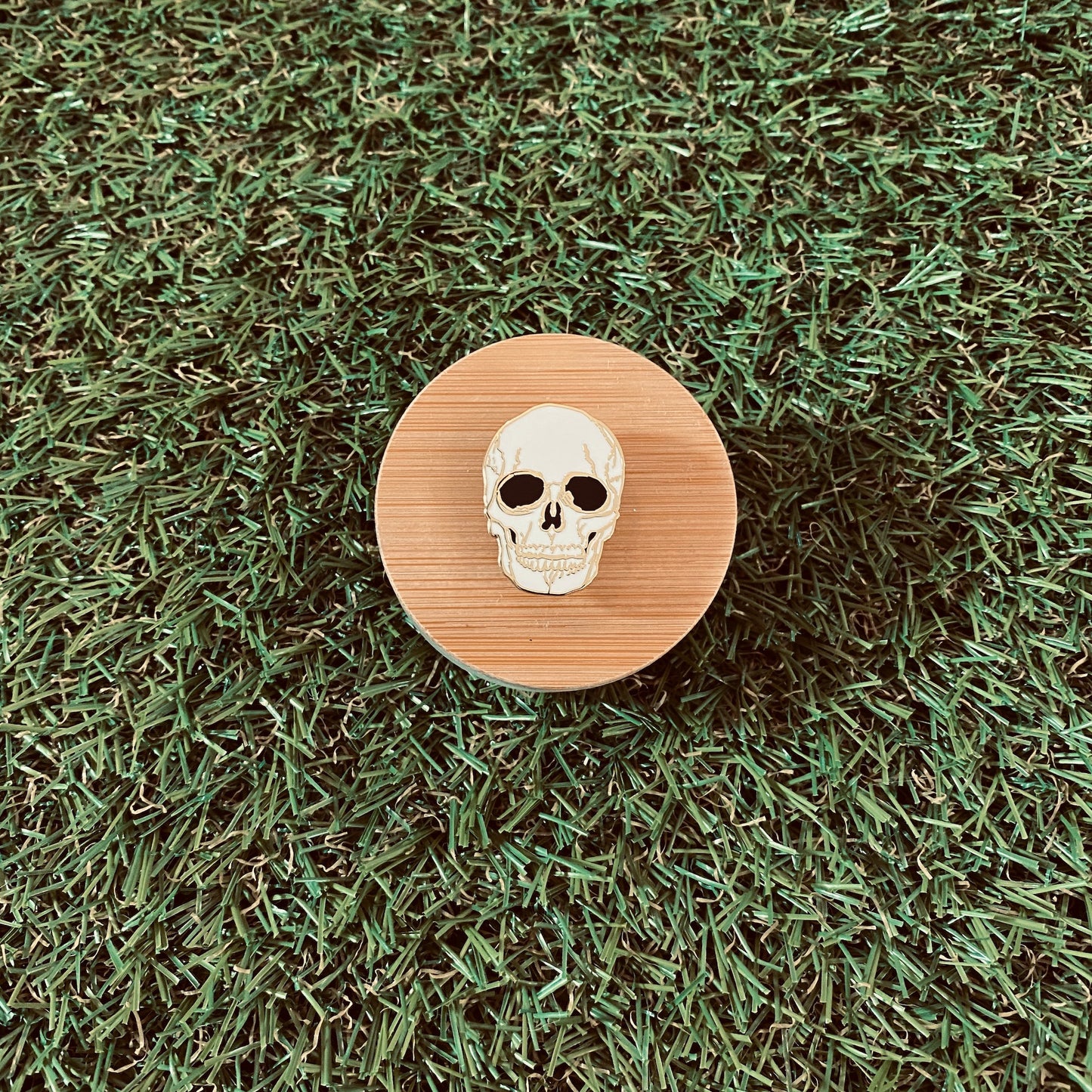 A Handsome Skull - Touch of the Macabre Series - Enamel Pin - thehappypin