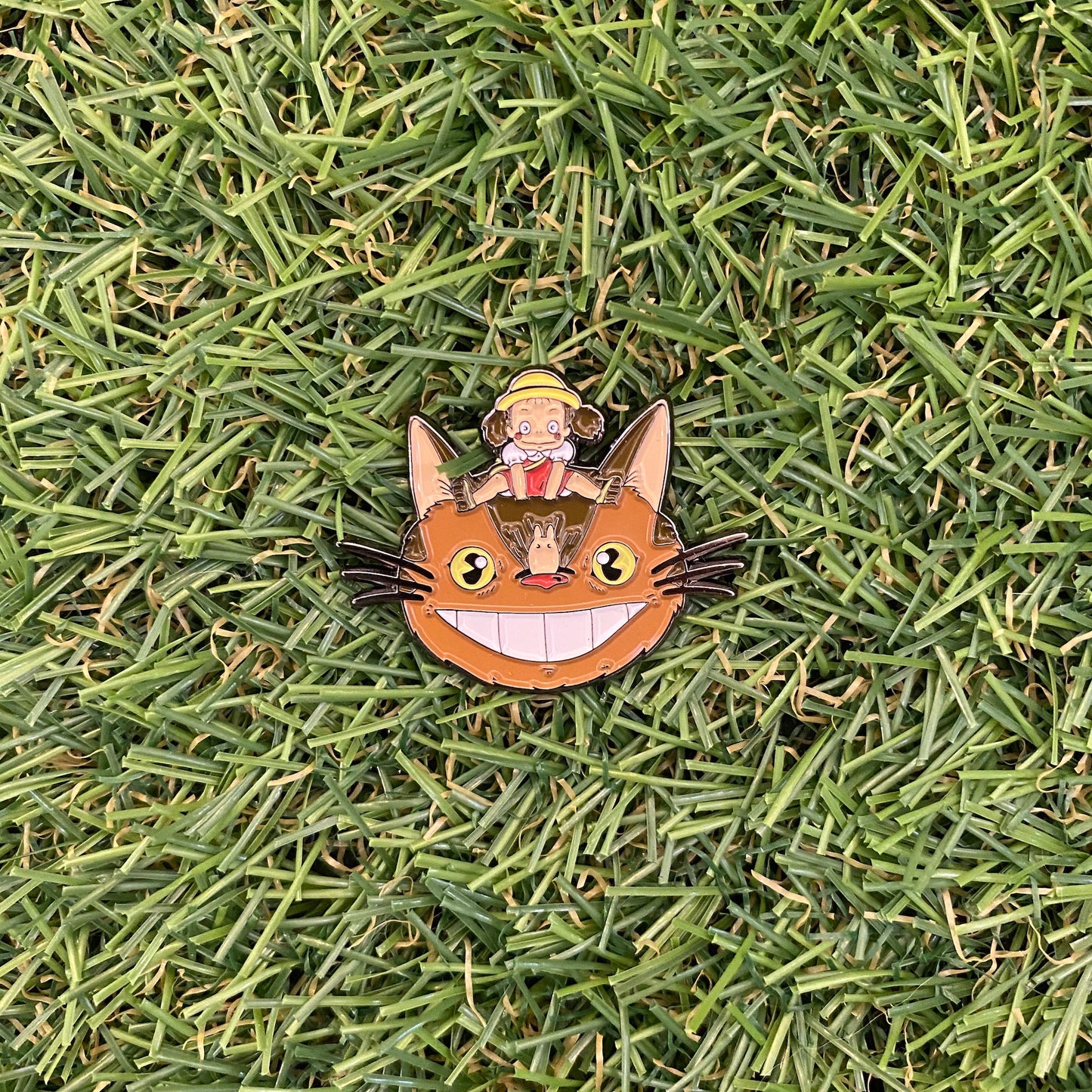 Catbus and Mei - My Neighbor Totoro Enamel Pin - thehappypin